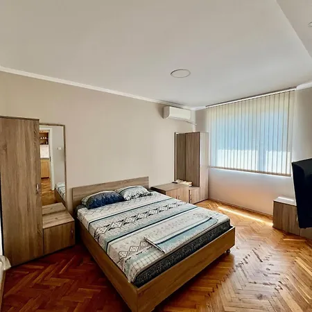 Modern Nostalgia Apartment Targowischte
